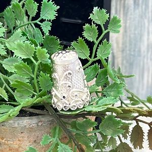⭐️Vintage sterling silver ornate thimble